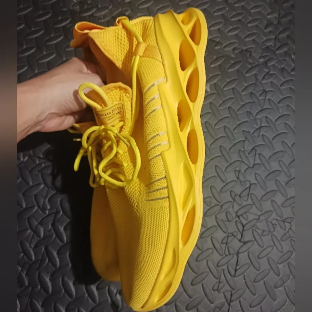 Men Yellow Ahtletic Brethable Sneakers - Picture 5 of 11